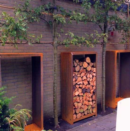 Modernes Cortenstahl Holzlager
