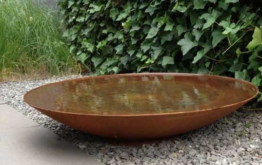 Cortenstahl Wasserschale von ADEZZ im Garten