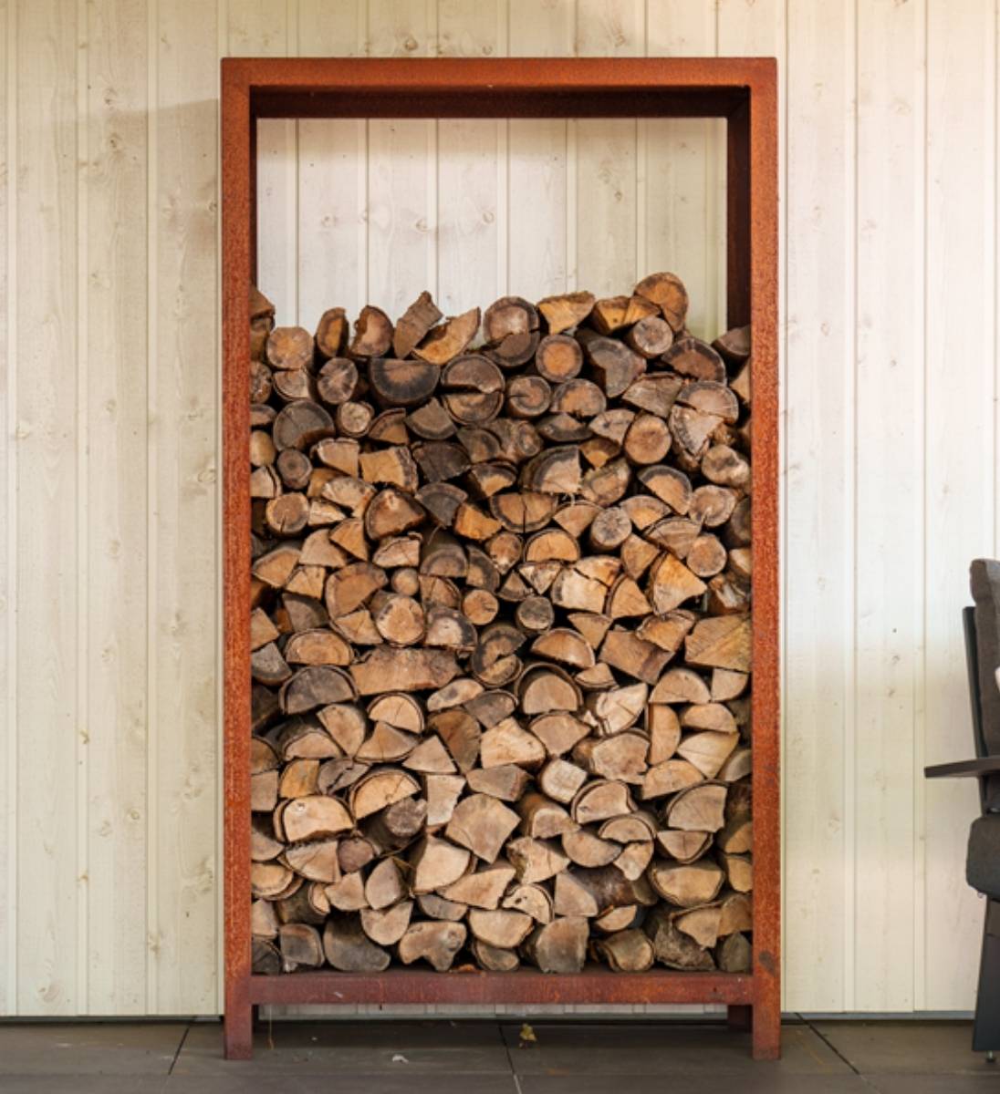 Kaminholzlager aus Cortenstahl von ADEZZ 100 x 40 x 180 cm