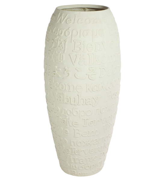 große hohe Pflanzvase Welcome in Steinoptik Creme in Eingangsbereich mit Bepflanzung
