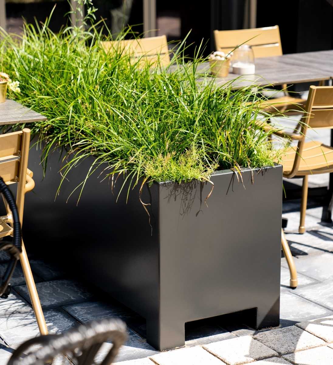 Design Pflanzgefaess Rechteckig Mit Fuessen Aus Aluminium Perfekt Fuer Gastro(1)