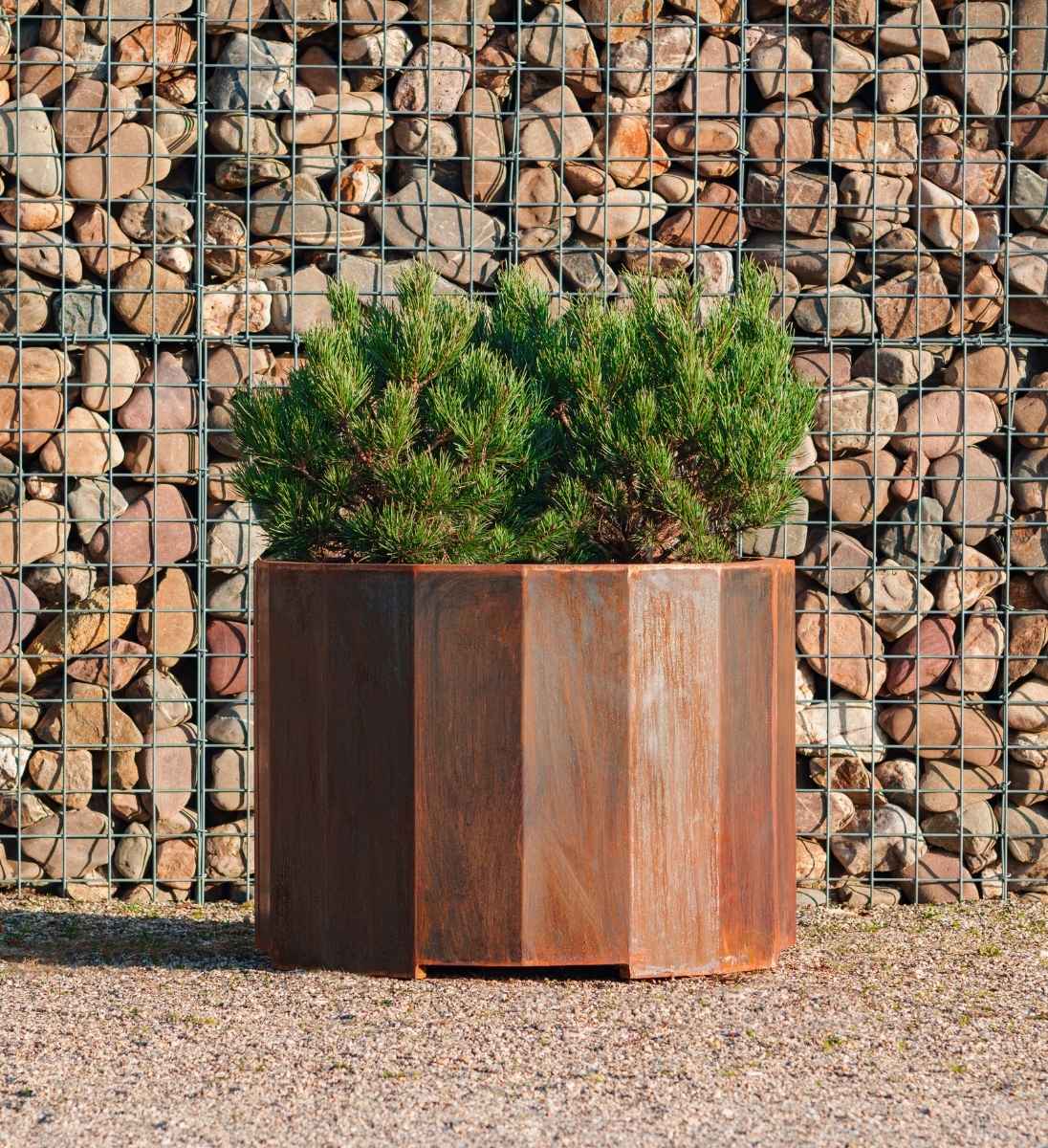 Designer-Pflanzgefäß Edelrost für außen in rund-geometricher Form