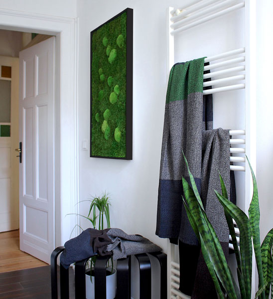 Moosbild 100x60 gerahmt seitliche Ansicht