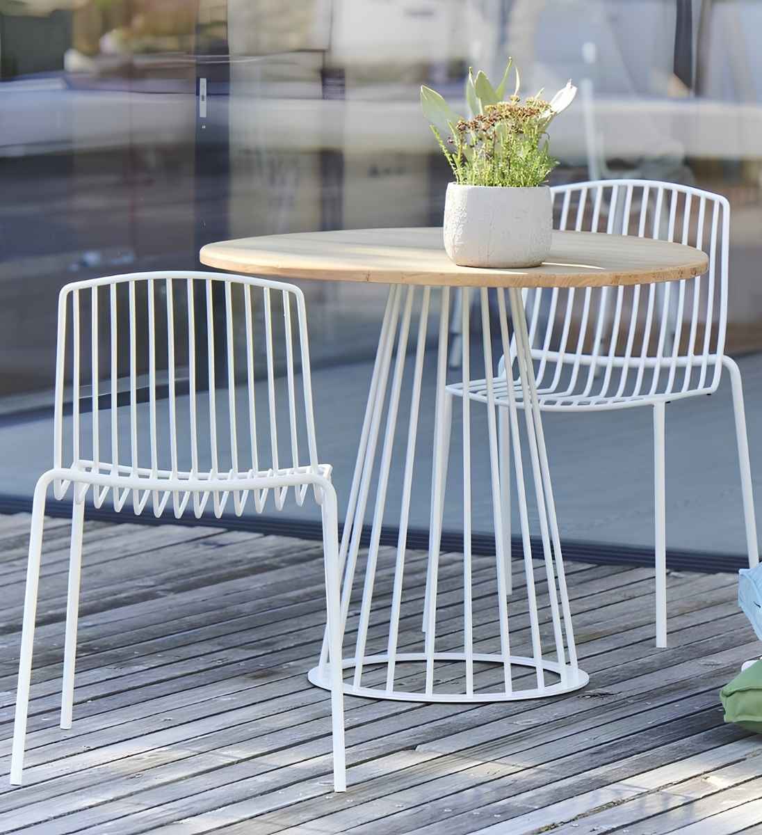 mori Bistrotisch Ø 90 cm Teakholzplatte mit weißem Metallgestell für Terrasse