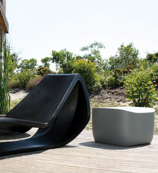 Design Sitzpouf und Beistelltisch für außen