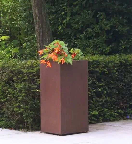 Pflanzkübel Cortenstahl 40 x 40 x 100 cm Hoch auf Terrasse