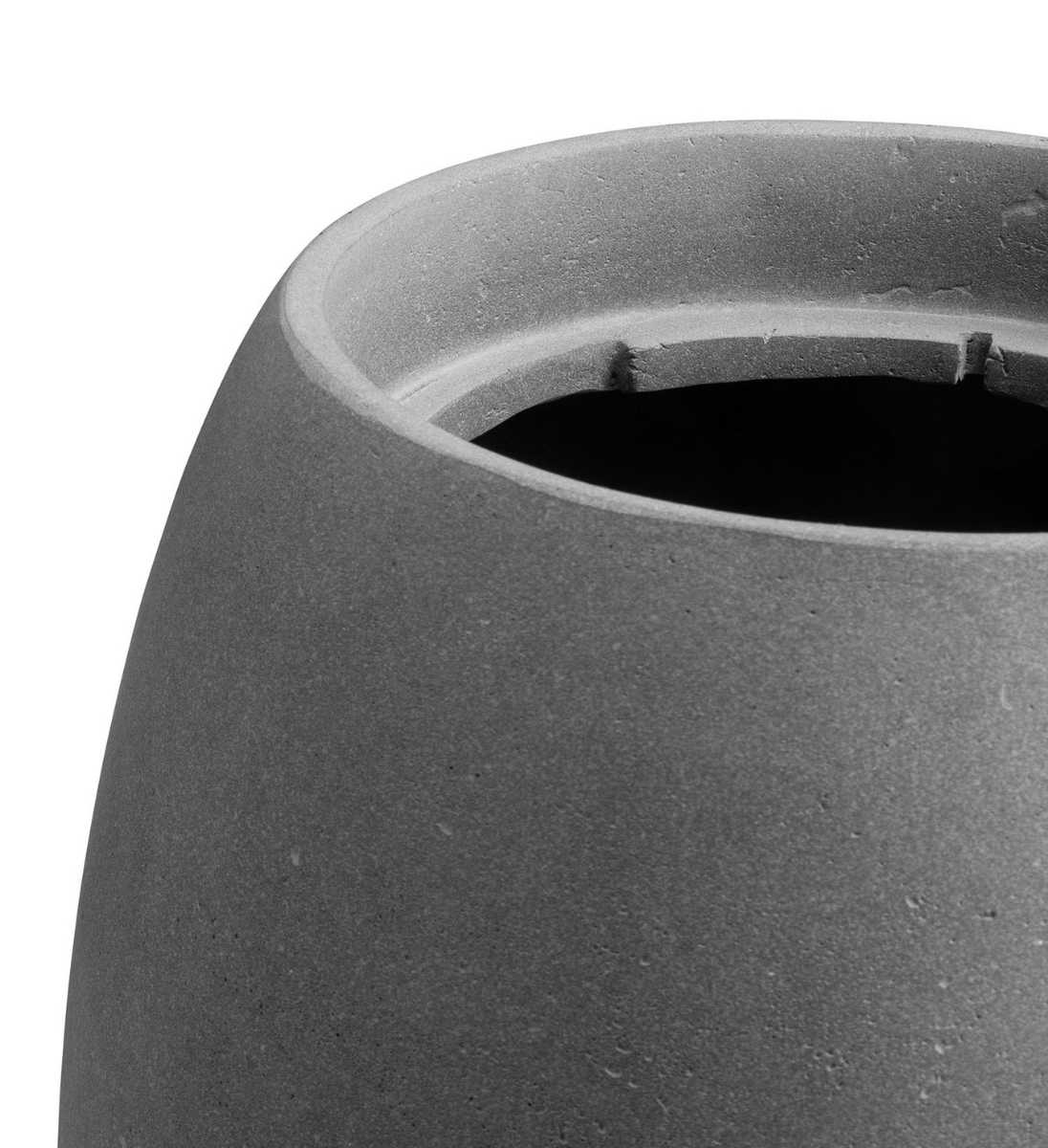 Hohe Pflanzvase bauchig in Betonoptik Detailfoto vom Rand