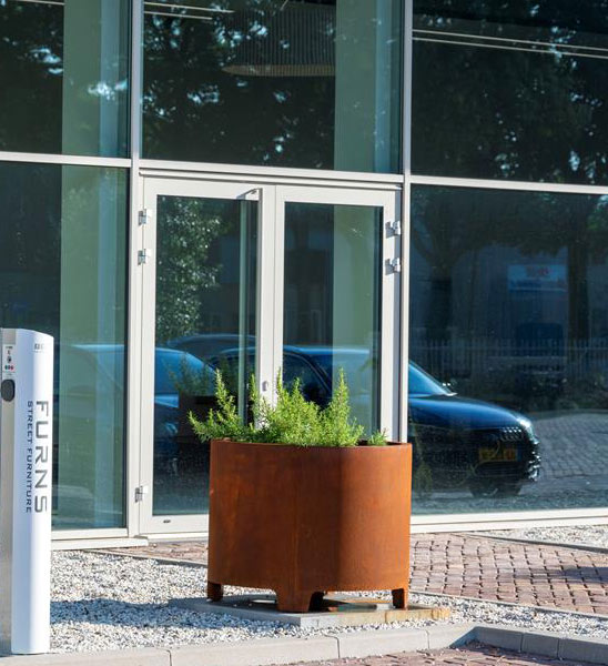 Rundes Pflanzgefäß Edelrost erhöhter Stand