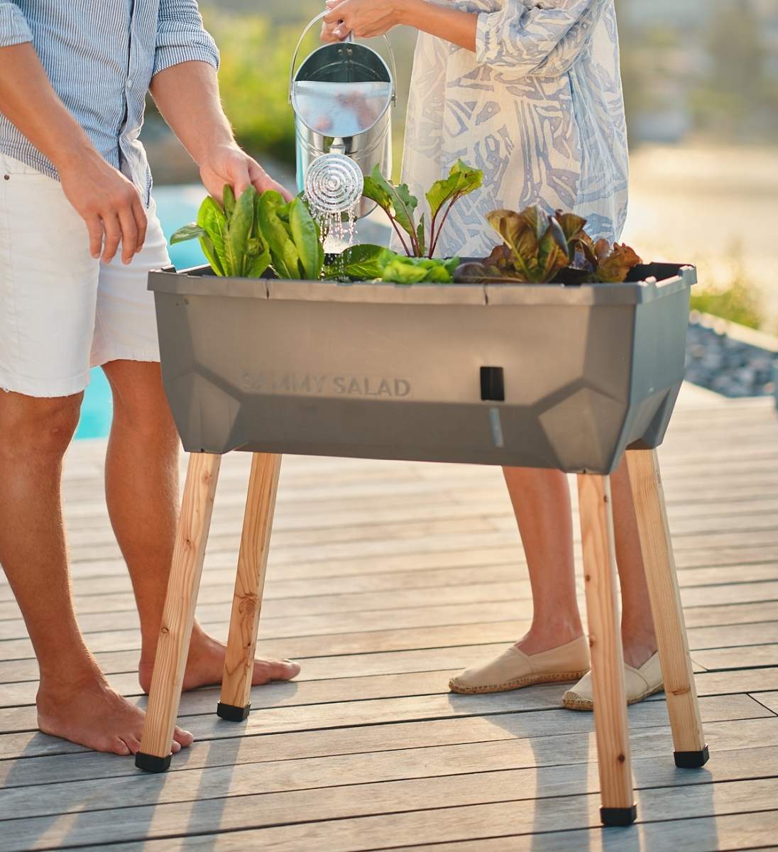 Terrassen-Hochbeet für Salat und Kräuter mit 15 Liter Wassertank