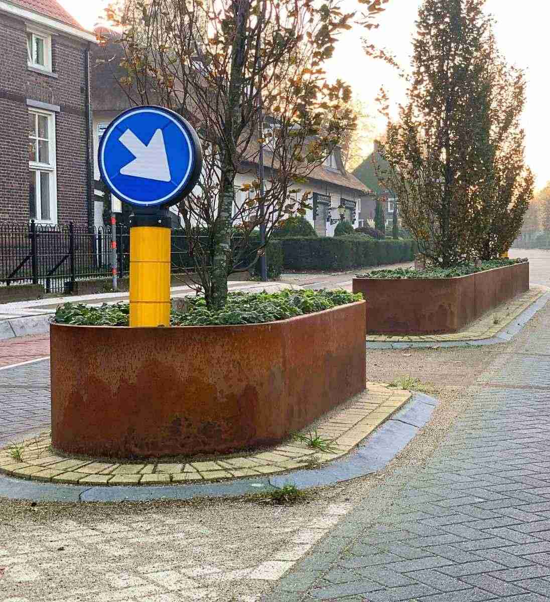 Hohe Beetumrandung rund 60 cm hoch