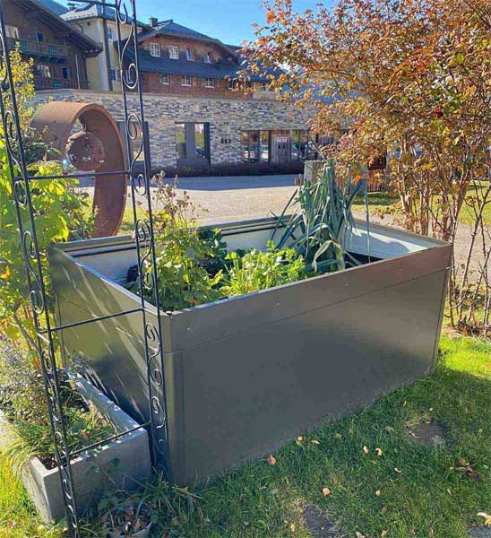 biohort Hochbeet in Anthrazit mit Frühbeetaufsatz