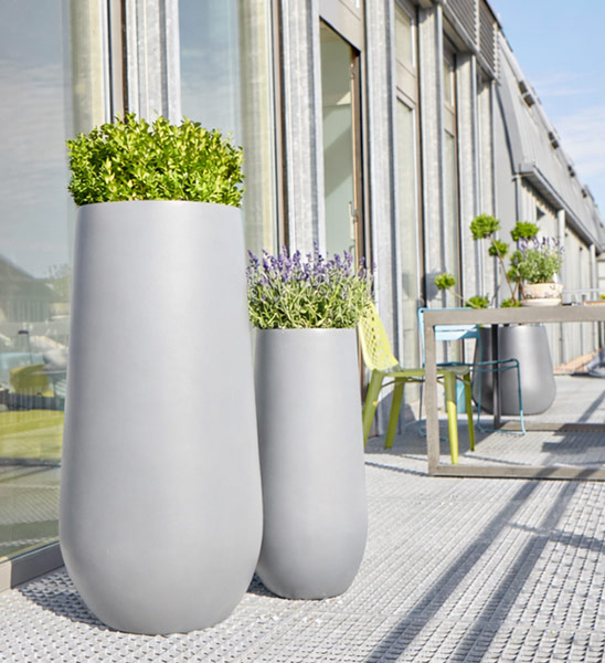 Blumenkuebel Bauchig Hoch Grau Terrasse Bepflanzt