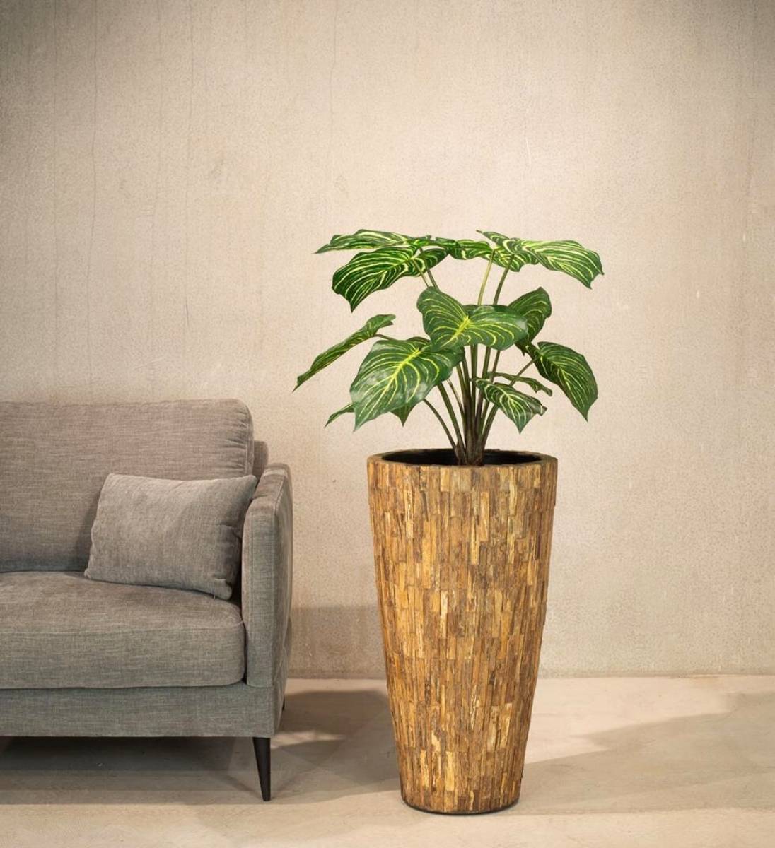 Calathea Kunstpflanzen mit Deisgn-Pflanzgefäß als Beispiel im Wohnbereich