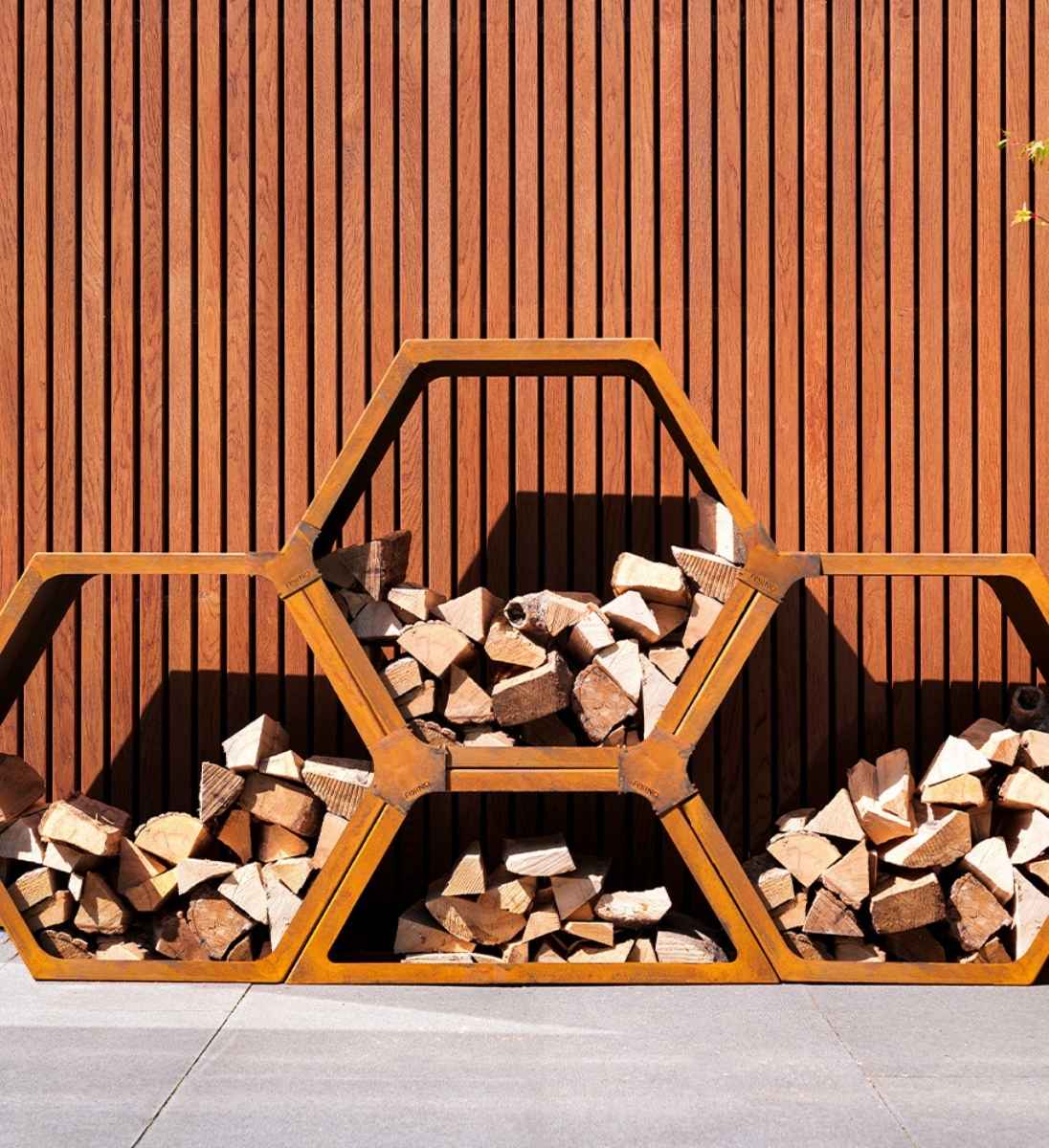 Modulares Kaminholzregal aus Cortenstahl für Draußen