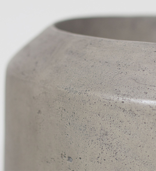 Detailaufnahme Pflanzgefäß Cigar Oberfläche Beton-Look