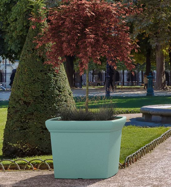 Pflanzkübel AZUR bunt in Parkanlage