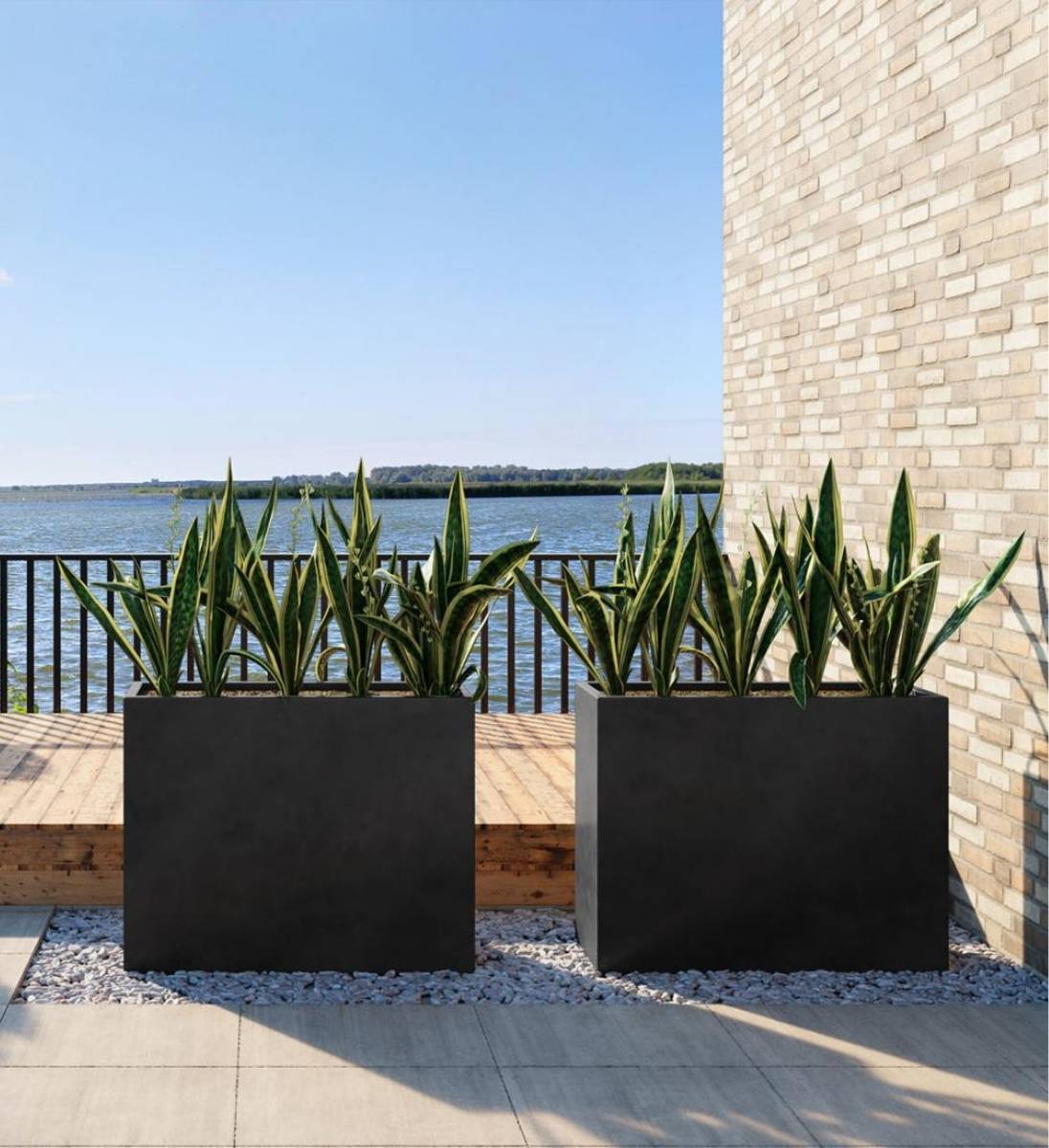 Pflanzkübel Raumteiler anthrazit auf Terrasse