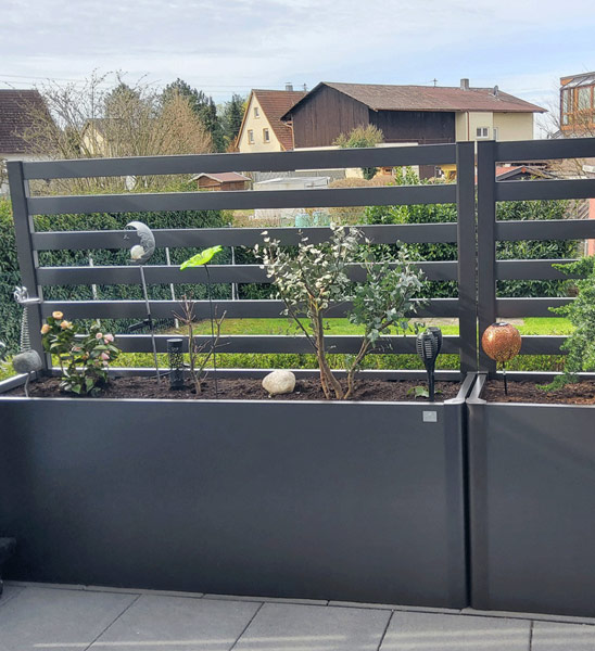 Aufsatz Rankgitter Anthrazit für Hochbeet als Sichtschutz Terrasse