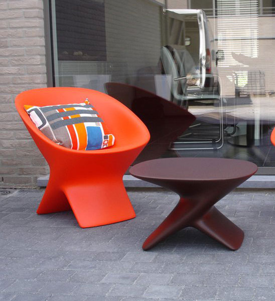 Design Sessel aus gegossenem Kunststoff für Innen- und Außenbereiche