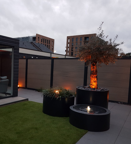 Gartenbrunnen Anthrazit beleuchtet mit LED