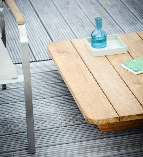Niedriger Couchtisch aus Teakholz für Terrasse