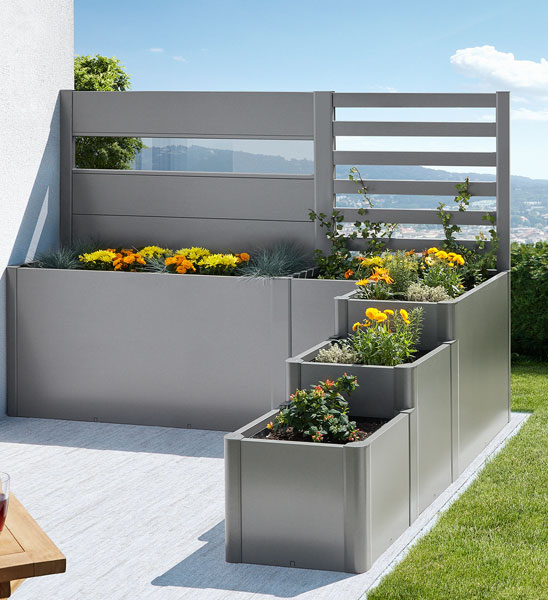 Pflanzbeet Belvedere von Biohort Metall grau als individuelle Sichtschutzlösung im Garten