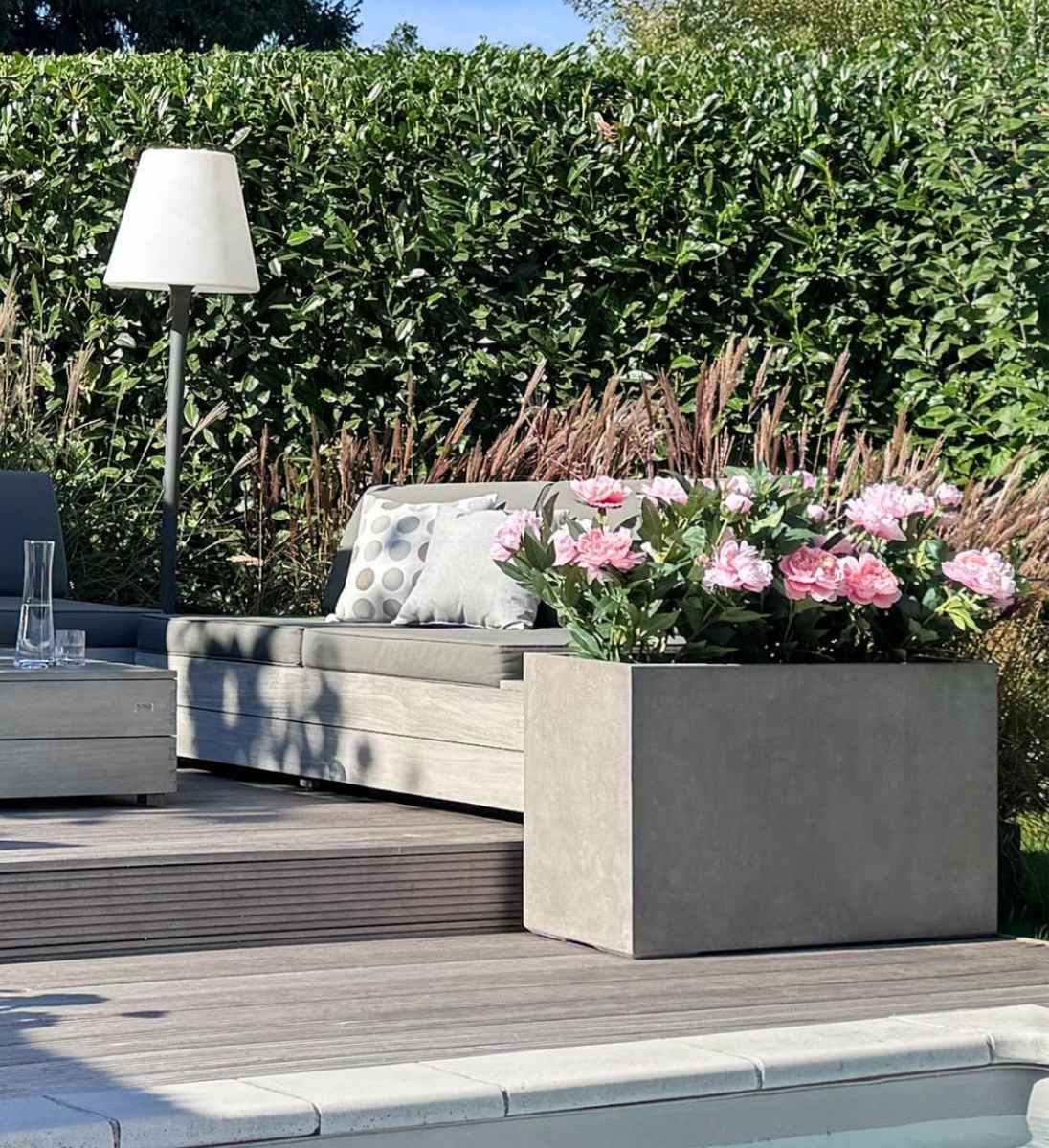 Beton Raumteiler Grau Outdoor auf Terrasse