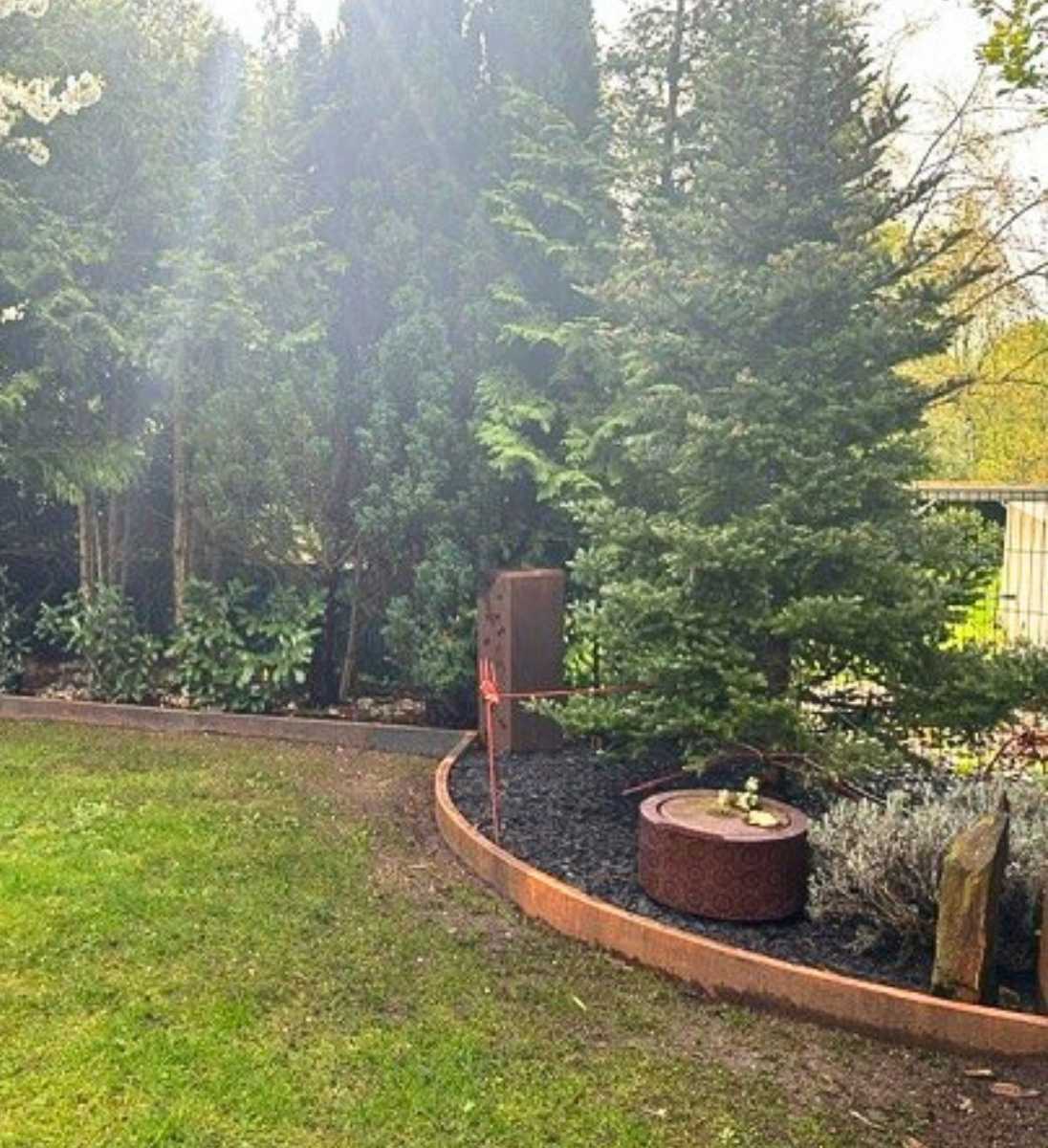 Runde Beetkante aus Cortenstahl für Gartenbeete