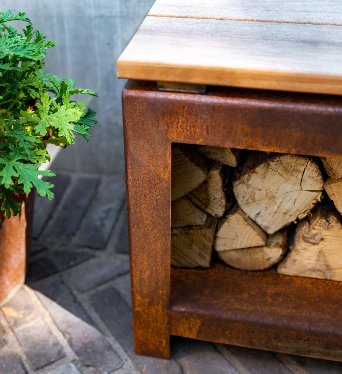 Gartenbank mit Holzlager Rost