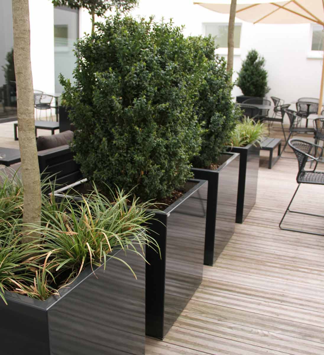 Gartensilber Kubus in schwarz Hochglanz für Gastronomie Terrassen