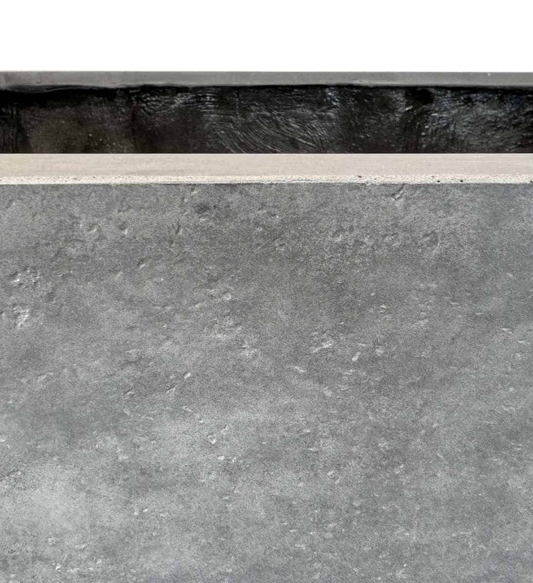 Pflanzkübel Betonoptik 100 x 100 cm Nahaufnahme der Oberflächenstruktur