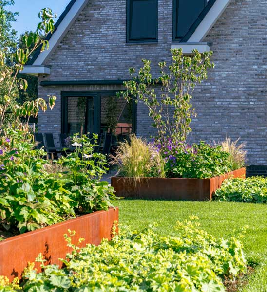 Cortenstahl Beeteinfassung quadratisch für den Garten