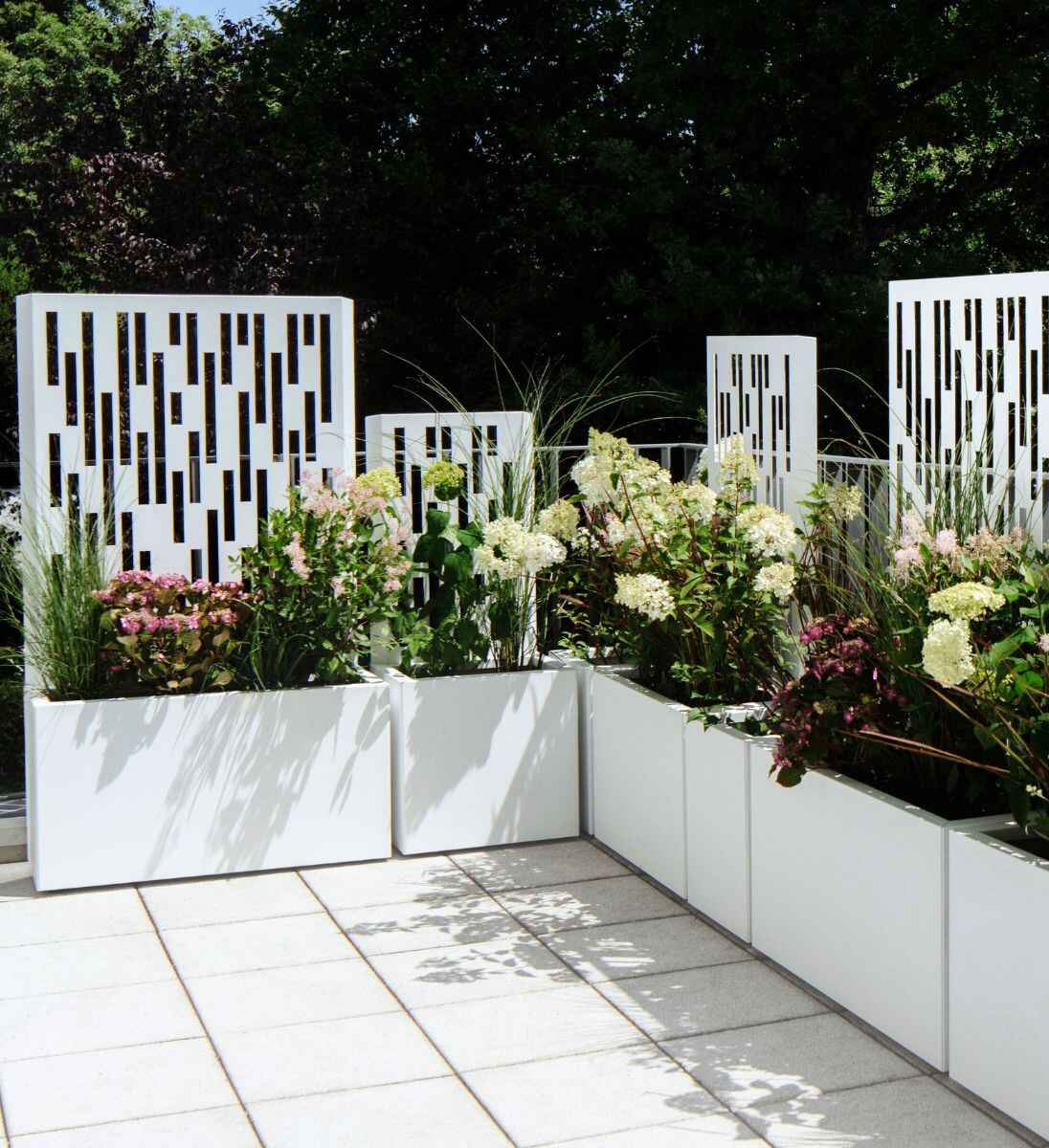 Moderner Sichtschutz Pflanzkübel PERSPEKTIV Terrasse