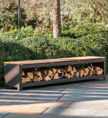 Gartenbank aus schwarzem Stahl mit Holzlager