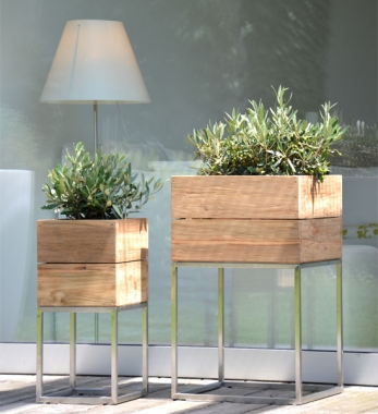 Minigarden Container Container von Jan Kurtz - Teak-Blumenkübel auf Gestell