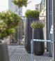 Hoher Blumenkübel mit Bauchiger Form in Schwarz