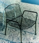 Moderne Loungesessel aus Metall in feiner Drahtstruktur Serie mori von Jan Kurtz
