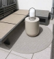 Outdoor Teppich KAREE Select Silber auf Terrasse mit Loungemöbeln Modern