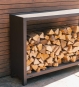 Rechteckiges Kaminholzlager aus Stahl schwarz 120 x 40 x 10 cm auf Terrasse