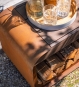 Bank mit Holzlager aus Cortenstahl Detailfoto