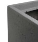 Detailaufnahme der Pflanzsäule Polystone Grau mit authentischer Betonoberfläche