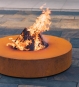 Feuertisch RONDE aus Cortenstahl mit breitem Rand als Tisch nutzbar