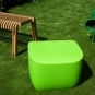 Pouf in Kombination mit dem Gartensessel aus der Translation Serie