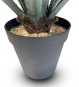 Detailansicht des Topf und Stammes der großen Agave Kunstpflanze