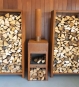 Holzlager aus Cortenstahl mit passendem Ofen für Terasse