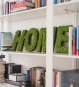 Buchstaben aus Moos als Schriftzug HOME als Regaldeko