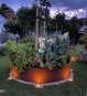 Hochbeet Cortenstahl rund 200 x 40 cm im Garten beleuchtet